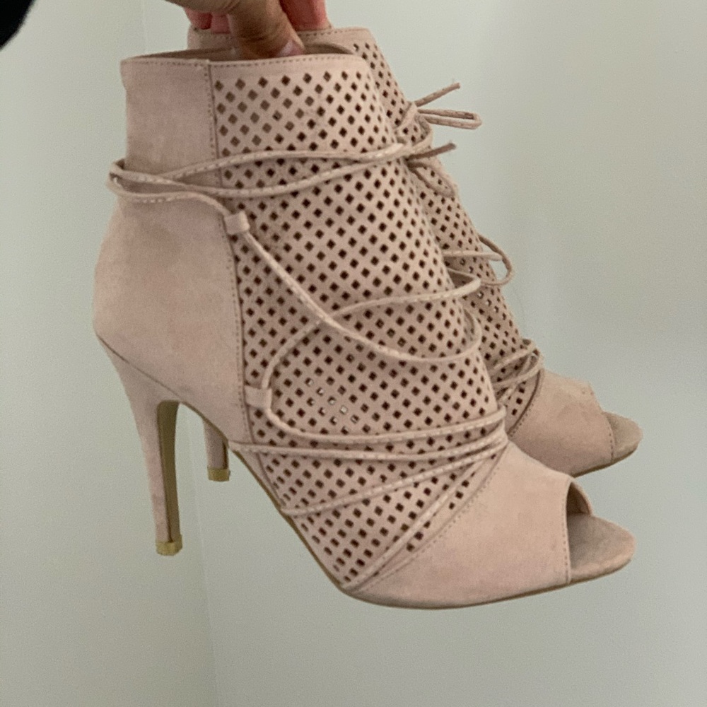 Blush heels 👠